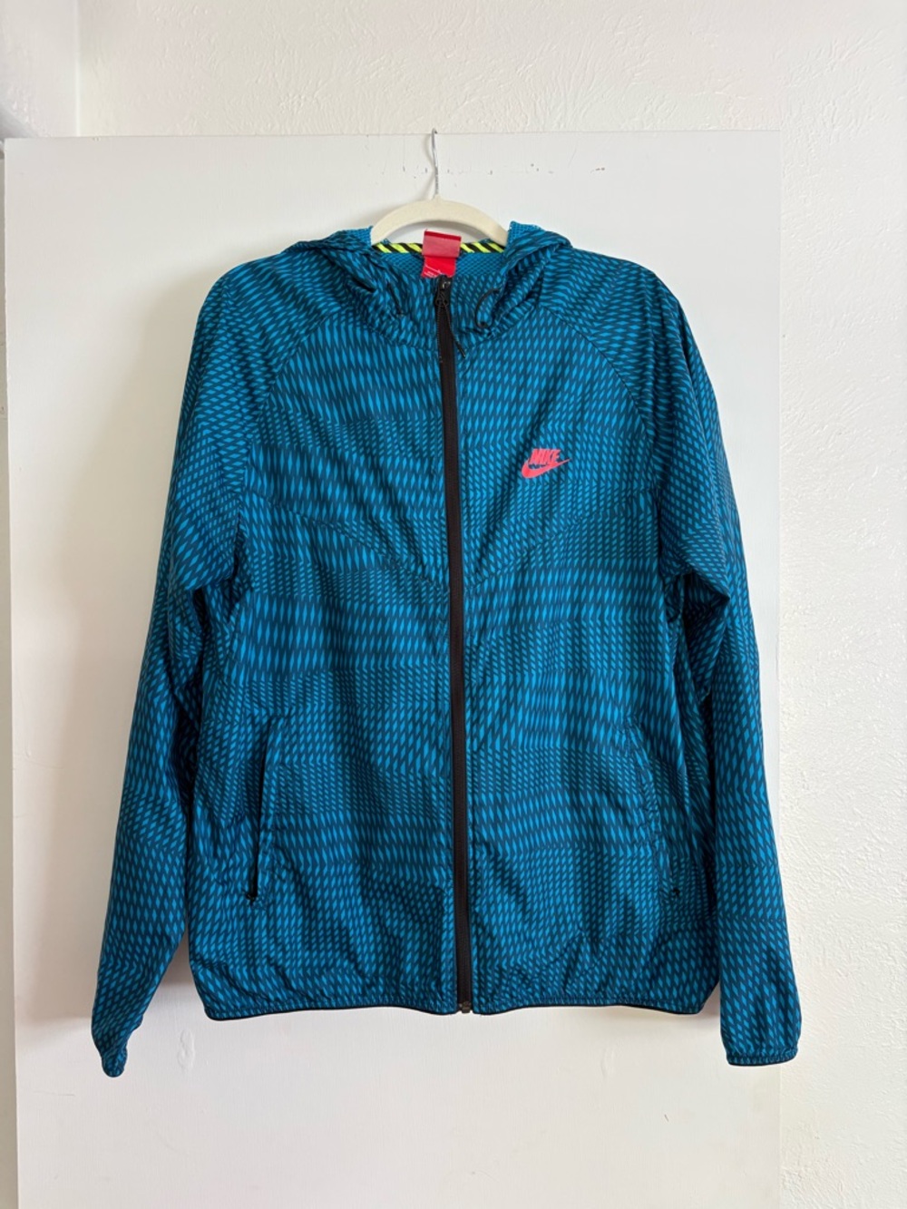 Nike Blue Teal Patterned Hooded Windbreaker Jacket with Pink Logo